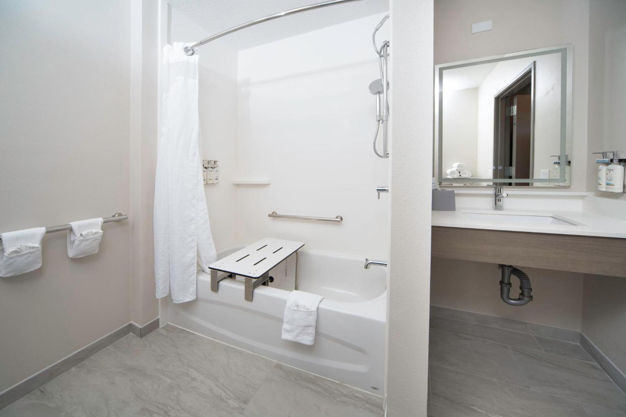 Holiday Inn Express & Suites Indianapolis - East By Ihg Extérieur photo